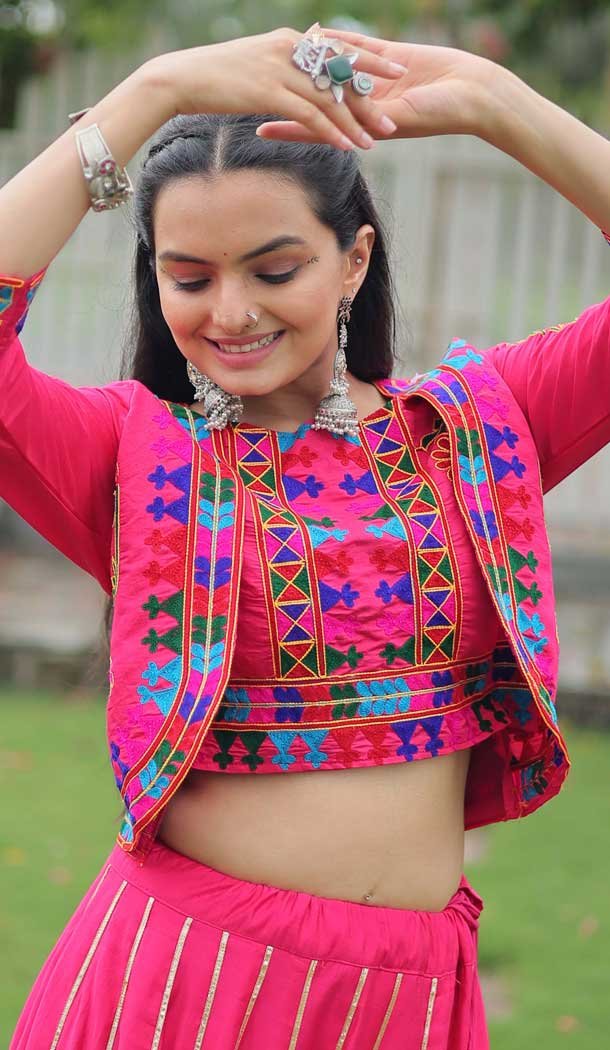 Roman Silk Gamthi Embroidered Navratri Lehenga Choli In Pink - 158768979