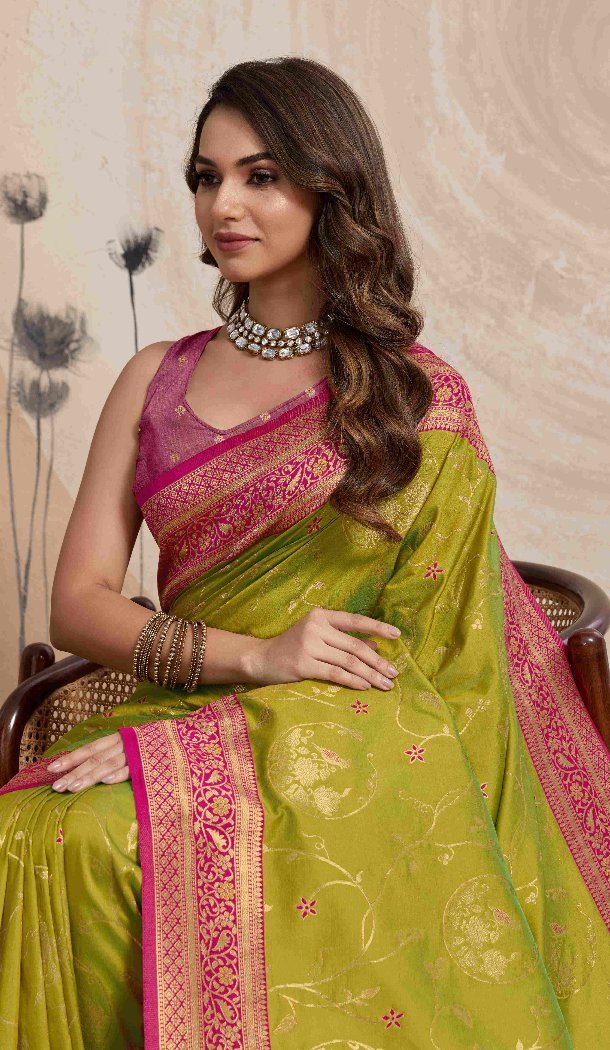 Green Traditional Wear Saree with Zari Weaving Work - 218010