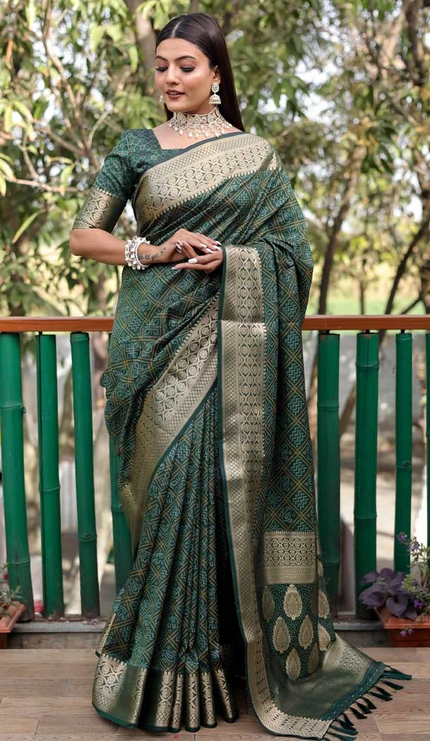 Ravishing Green Color Bandhej Patola Silk Weaving Work Traidiotnal Party Wear Saree -6369169122