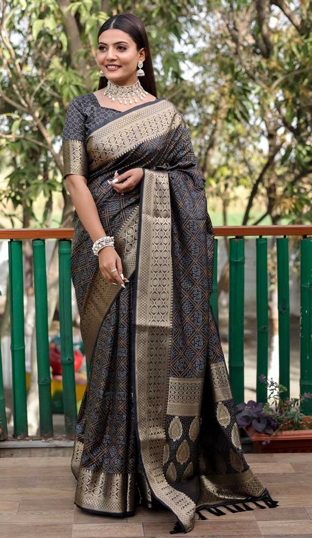 Black Color Bandhej Patola Silk Weaving Work Traidiotnal Party Wear Saree -6369169124