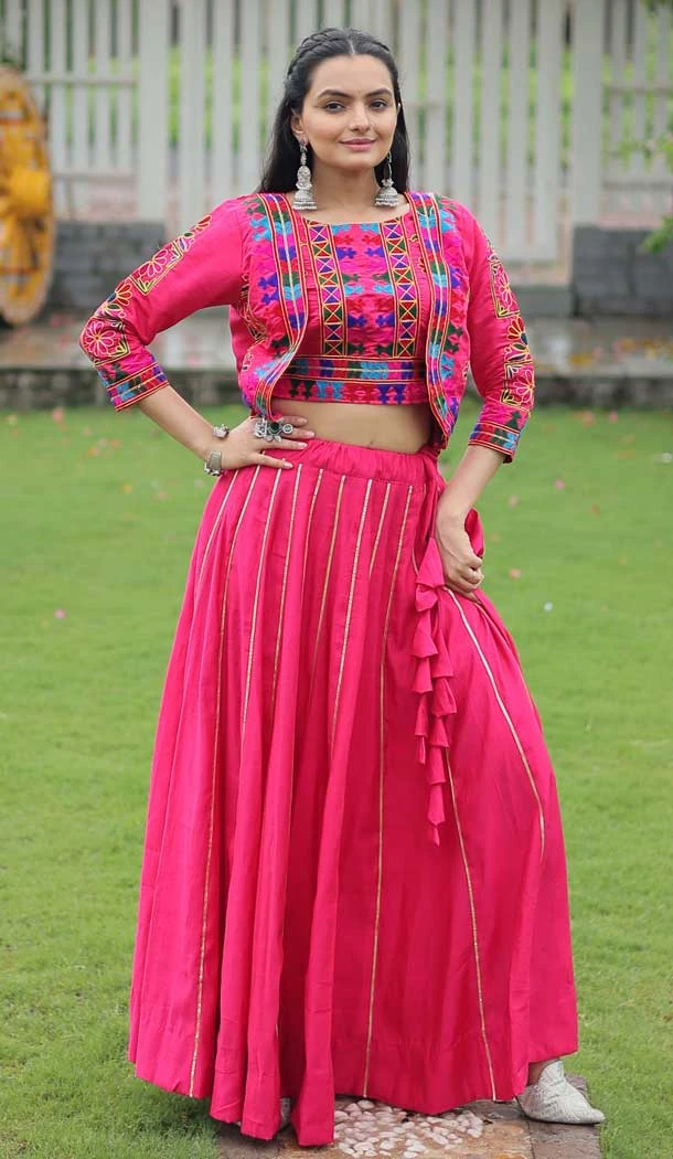 Roman Silk Gamthi Embroidered Navratri Lehenga Choli In Pink - 158768979