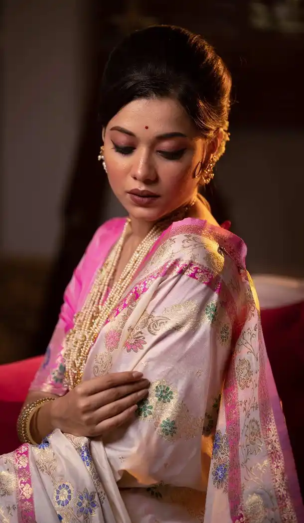 Cream Soft Banarasi Silk Traditional Weaving Saree – 215109