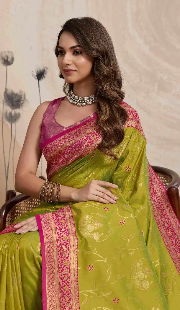 Green Traditional Wear Saree with Zari Weaving Work - 218010