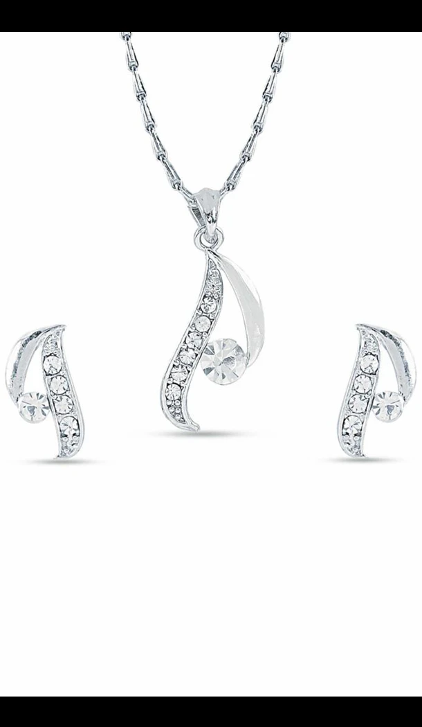 Women's Art Pendant Set In Silver Color