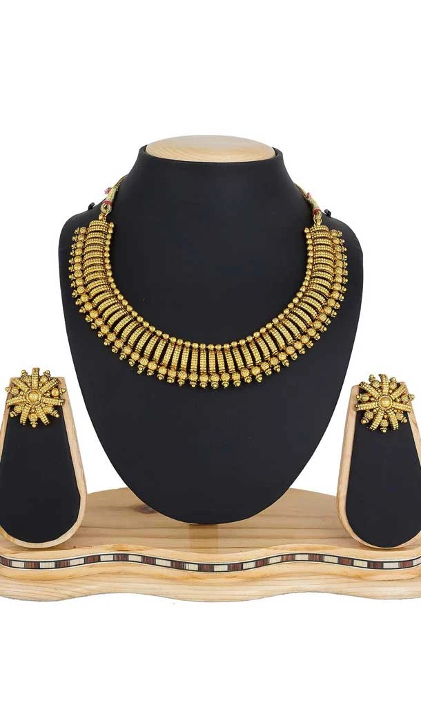 Golden Color Kundan Imitation Pendant Jewellery Necklace Set - 392947352
