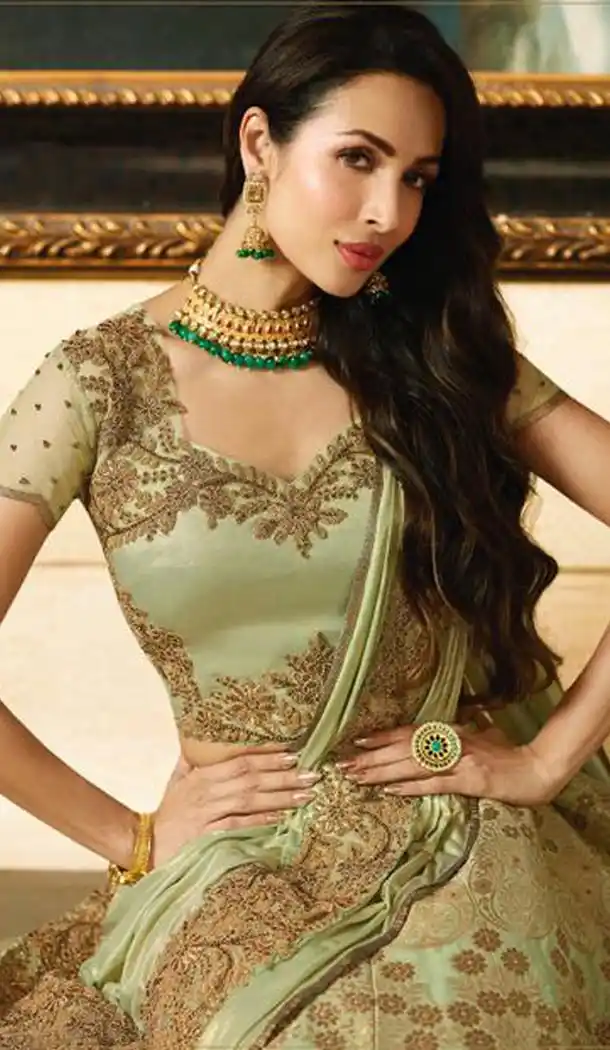 Malaika Arora Khan Wedding Banarasi Silk Lehenga Choli in Green Color - 394747641