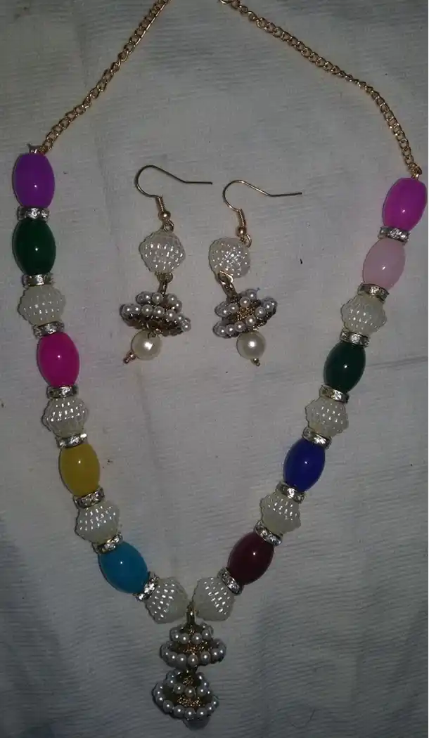 Multi Color Fashion Necklaces in Heavy and Traditional Look