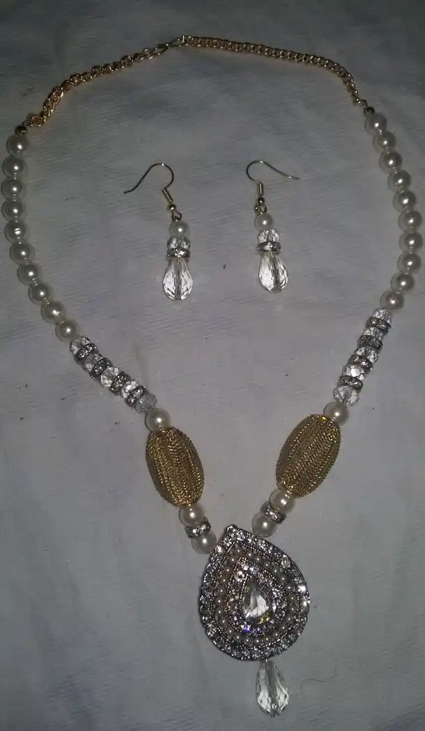 Off White and White Color Necklaces in Traditional and Heavy Look