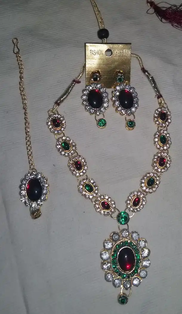 Majesty Green and Red Color Fashion Jewelry